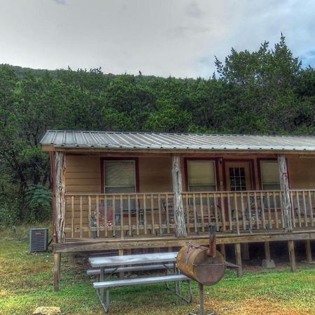 Отель Riverstone Cabins Leakey Экстерьер фото