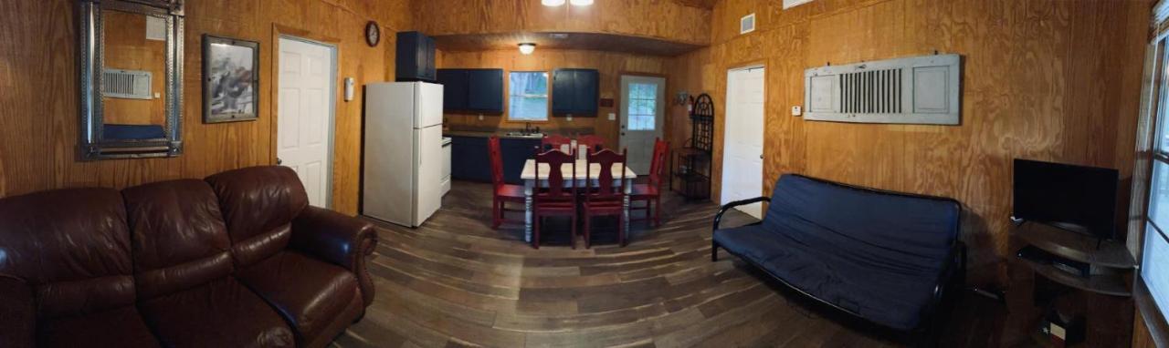 Отель Riverstone Cabins Leakey Экстерьер фото